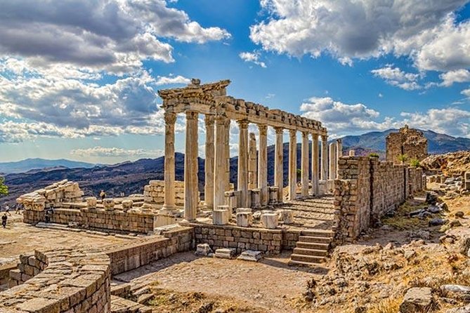 2-Days Gallipoli Troy Pergamon Acropolis Tour From Istanbul to Kusadasi - Istanbul pickup at 6:00 a.m. and the road to Eceabat