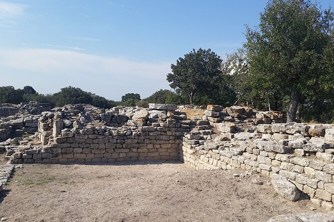 2-Days Gallipoli Troy Pergamon Acropolis Tour From Istanbul to Kusadasi - The overnight stay (breakfast included) so Day 2 doesn’t collapse
