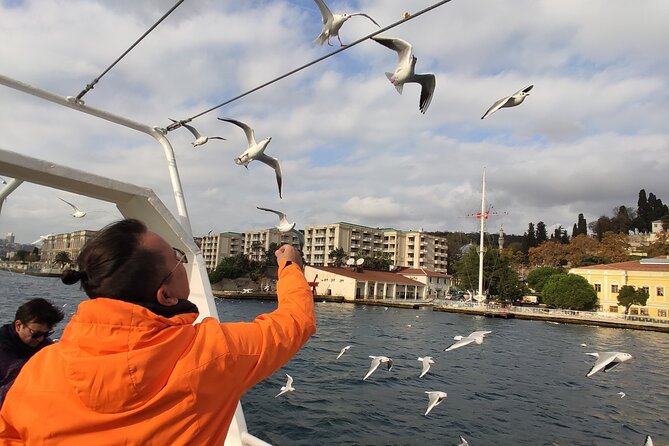 2-Hour Bosphorus Cruise in Istanbul with Guide - Where you meet: Spice Bazaar’s practical launch point