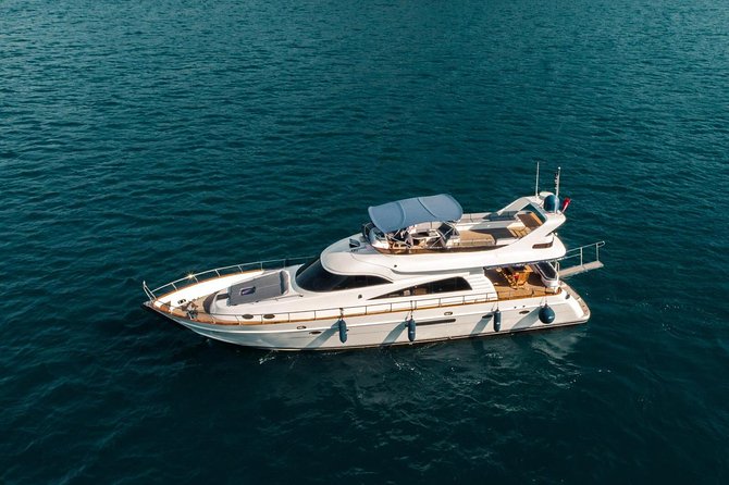 2 - Hours Bosphorus Yacht Cruise - Ottoman Palaces Along Both Shores: Beylerbeyi and Dolmabahçe