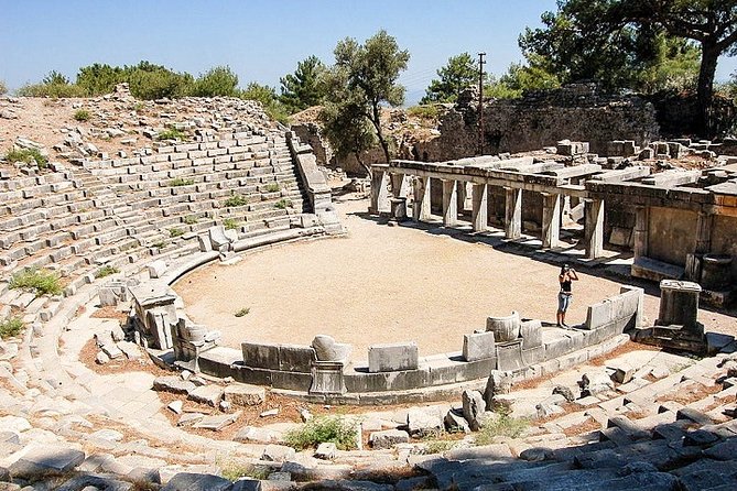 3 Days Ephesus, Pamukkale, Priene, Miletus and Didyma Tour from Istanbul - Day 1: Virgin Mary’s House to Ephesus from the Upper Gate downhill