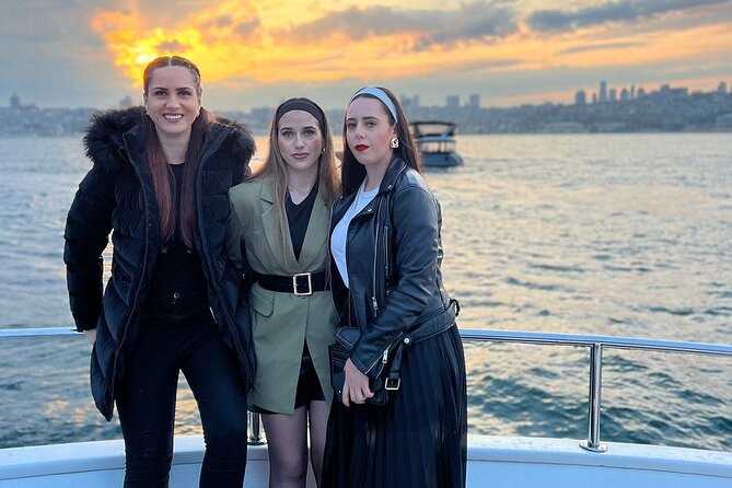Afternoon Bosphorus Cruise Luxury Yacht with Professional Guide - Küçüksu Pavilion and Beylerbeyi Palace: summer lives along the strait