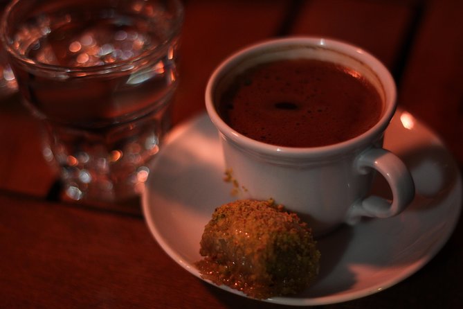 Afternoon Foodie Trail in Istanbul - Galata Köprüsü: fishermen views and quick photo timing