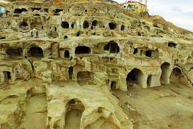 all inclusive/Istanbul to Cappadocia Green Day Tour via Plane - Ortahisar Ancient Castle: a Roman-era fortress view