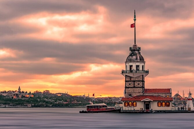 Asian Side of Istanbul: Uskudar and Kadikoy Full Day Walking Tour - Markets in Üsküdar and Lunch: Where the Day Turns From Sights to People