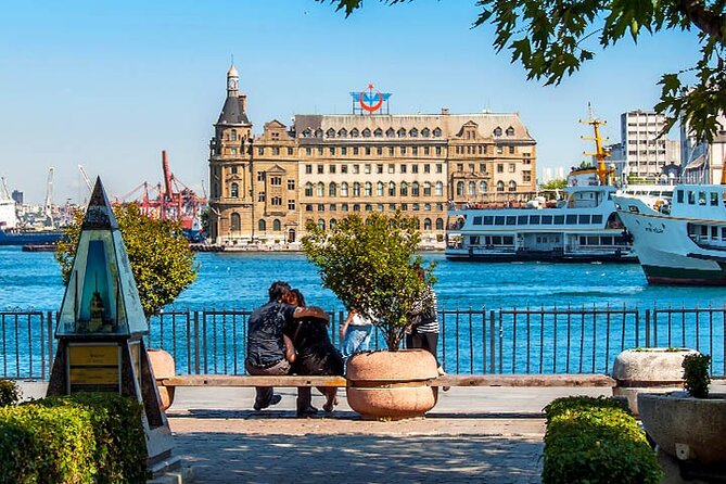 Asian Side of Istanbul: Uskudar and Kadikoy Full Day Walking Tour - Üsküdar’s Yeni Valide Mosque Complex: Ottoman Power, Calm Courtyard Energy
