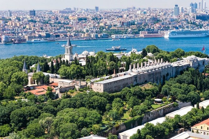 Best Istanbul tour with private guide by skipping ticket line - Topkapi Palace: Ottoman treasures, the Holy Mantle, and the Tuesday closure issue