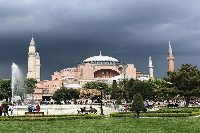 Blue Mosque, Hagia Sophia, Topkapı Palace &Grand Bazaar Tour - Sultanahmet’s Hippodrome Square: Where the Day Begins