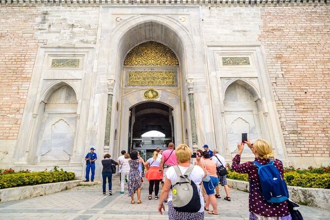 Blue Mosque, Hagia Sophia, Topkapı Palace &Grand Bazaar Tour - 8 Hours on Foot: Pace, Lunch, and Photo Breaks