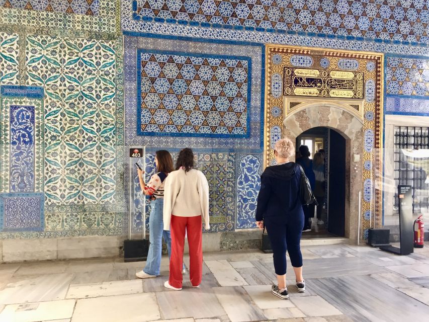 Blue Mosque, Topkapı Palace and Harem Guided Tour - Meeting Point and Start: Foodie-ist Cafe and a Clean Easy Launch