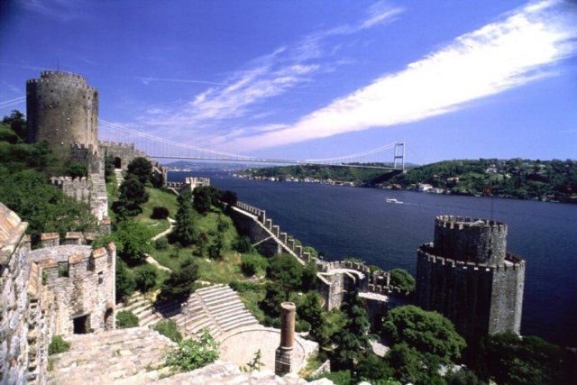 Bosphorus Boat Cruise & Two Continents Tour with Lunch - Spice Bazaar Stalls and the Fruit-and-Flower Break