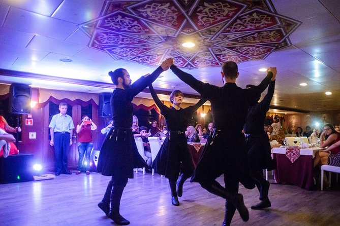 Bosphorus Dinner Cruise & Entertaintment & Private Table & Wi-Fi - The reality check: seating, service pace, and sight commentary