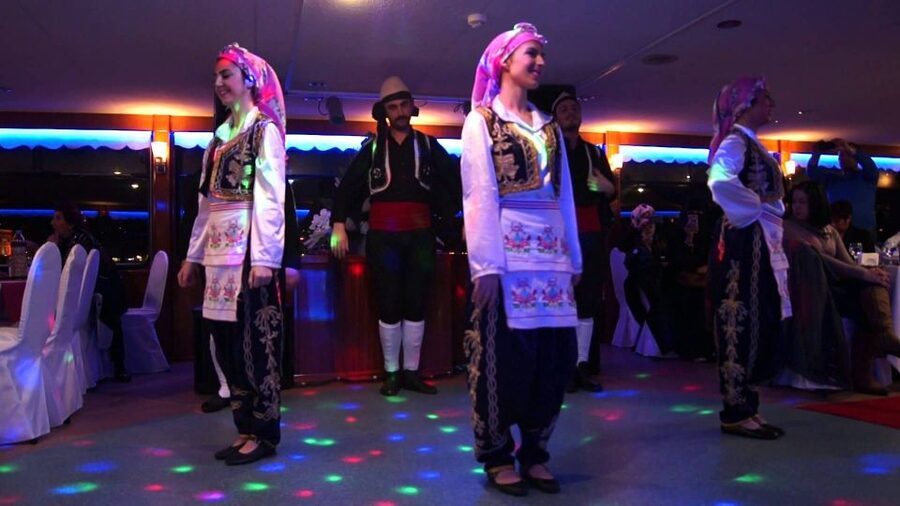 Bosphorus Dinner Cruise with Live Performances Experience - The boat cruise itself: what the 3 hours really give you