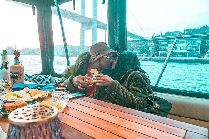 Bosphorus Dinner / Lunch Cruise - Private and Customizable - Dinner on Board: Fish, Kebab, or Vegetarian
