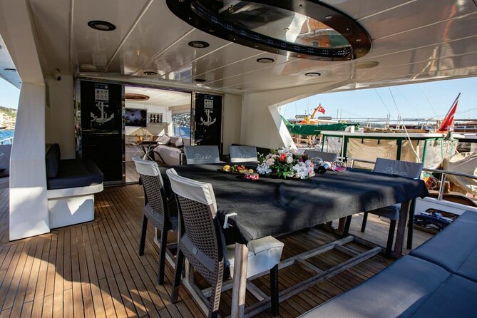 Bosphorus Night Cruise on Luxury Yacht - A Night Cruise That Feels Like Istanbul, Not a Checklist