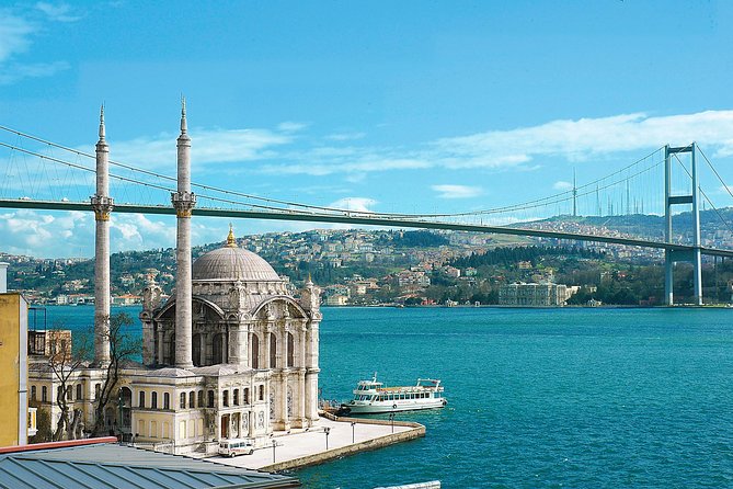 Bosphorus Sightseeing Boat Tour - The 2-hour timeline: about 1.5 hours on the water
