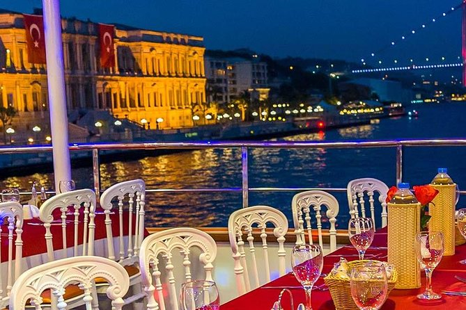 Bosphorus Sightseeing Cruise with Turkish Live Show and Dinner - Crowds, Seating, and Seeing the Stage
