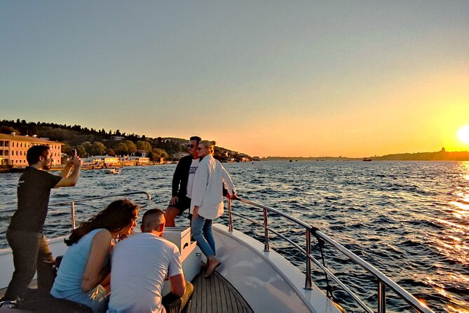 Bosphorus Sunset: An Enchanting Yacht Cruise in Istanbul - Ortaköy and the Great Mosque View: Where City Life Meets the Water