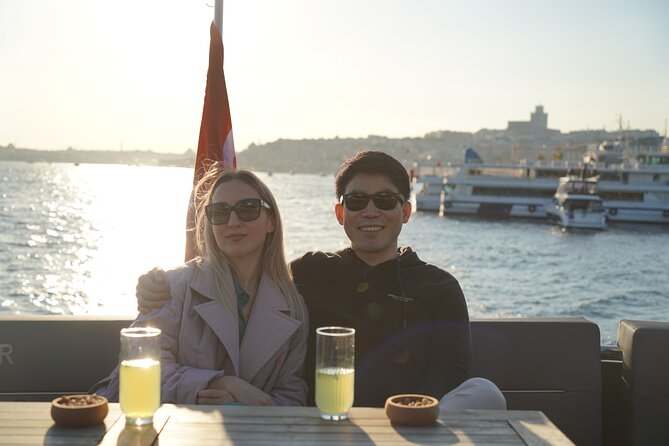 Bosphorus Sunset Cruise on Luxury Yacht with Transfers - Beylerbeyi Palace and Üsküdar: where the sunset slows down