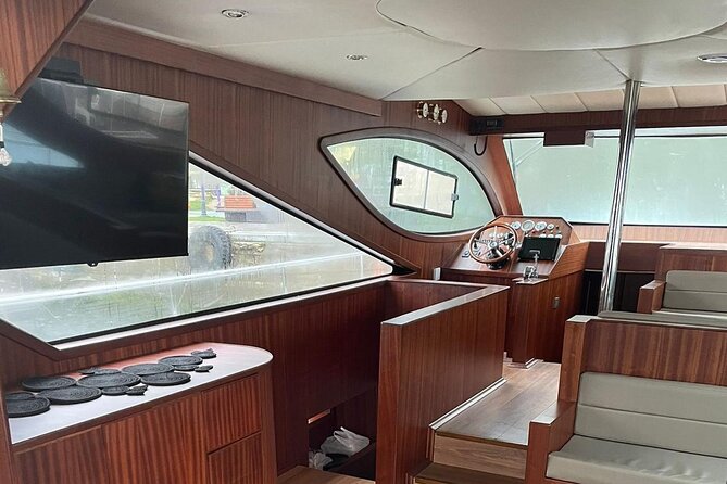Budget Evening Cruise: Dinner, Live Shows & Party - Key highlights at a glance
