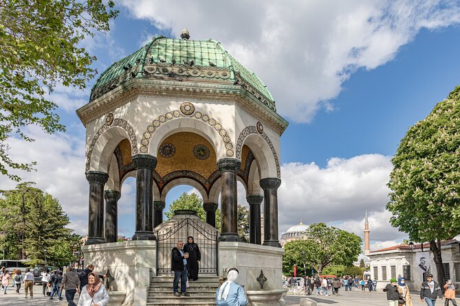 Byzantian and Ottoman City Tour Museum fees Lunch Inc - Blue Mosque: The Ottoman Icon You See Most Easily (30 Minutes)