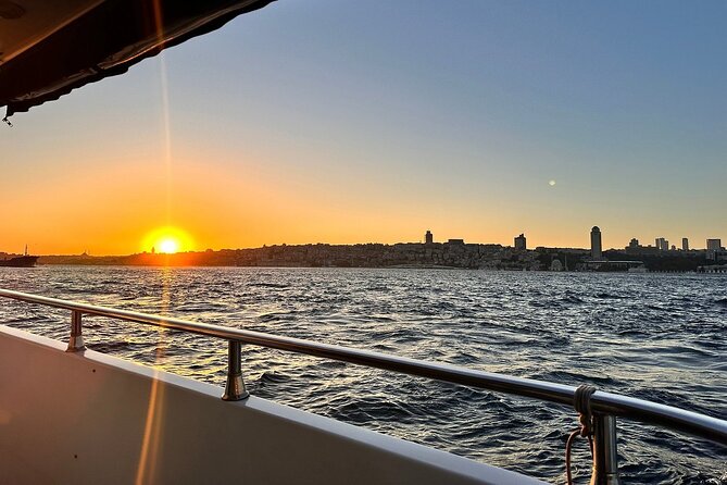 Chora Mosque and Balat Walking Tour with Sunset Cruise - From Old Neighborhoods to the Water: How the Sunset Cruise Changes the Tempo