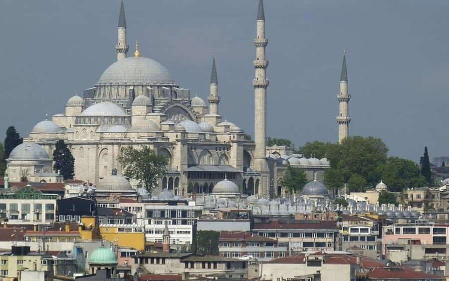 Discover Istanbul Tour: Hagia Sophia to Bosphorus Views - Sultanahmet Square and the Blue Mosque Area: Your Ottoman-Byzantine Head Start