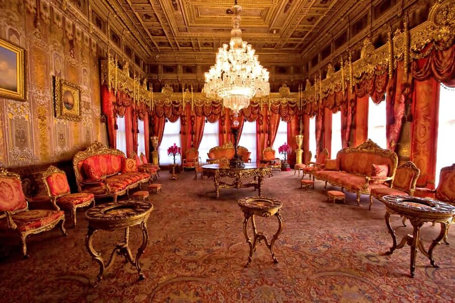 Dolmabahce Palace Ticket & Bosphorus Boat Tour Experience - Palace Gardens and the Walk to Kabataş: Views That Beat Rushing