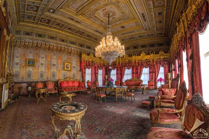 Dolmabahçe Palace with Bosphorus Tour by Boat - Çamlıca Hill and the Mosque: the high-point stop