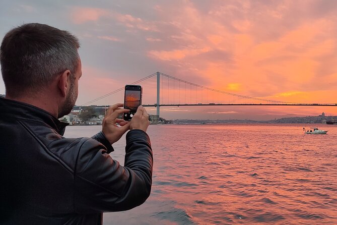 Escape the Crowds: Relaxing Sunset Cruise for 35 Guests or Less - Onboard Comfort: English Guide, Snack Timing, and Drinks That Help