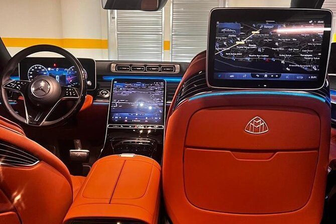 First Class Business Sedan Airport Transfer Services in Istanbul - Meeting points you can actually find: Exit 14 and Guide 01