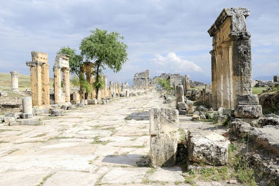 From Istanbul: Private Pamukkale and Hierapolis Day Tour - Price and logistics: is $709 worth it?