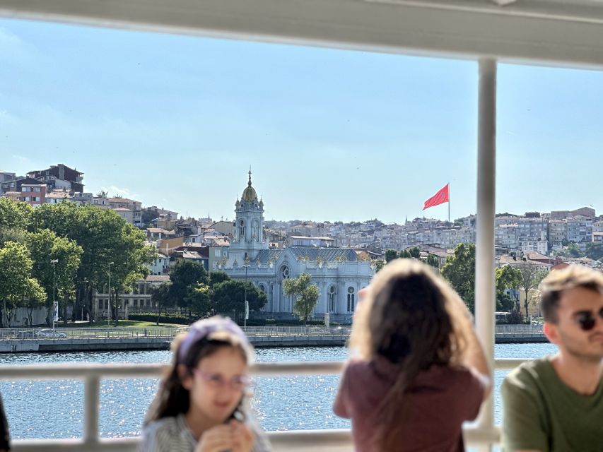 Galata Tower - Fener and Balat - Golden Horn by Ferry - Camondo Stairs and Arap Cami: the short stops that give the street its pulse
