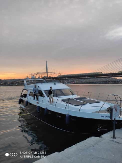Golden Horn and Bosphorus Sunset Tour Stop at Anatolian Side - Onboard comfort and service: what a “well-run boat” means for you