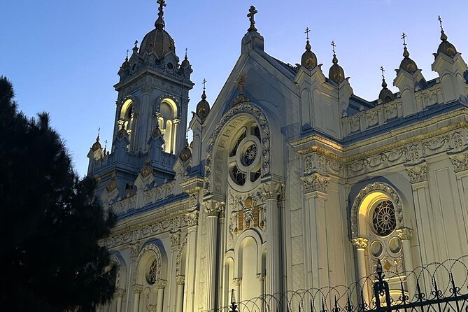 Guided Chora Mosque Balat Tour with Bosphorus Cruise - Bosphorus at golden hour: Dolmabahçe to Ortaköy and more