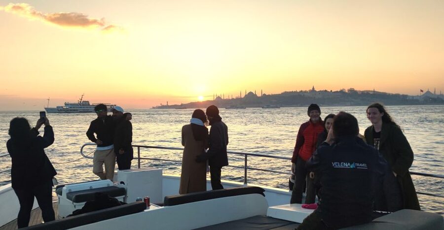 Guided Dolmabahce Palace Tour with Bosphorus Sunset Cruise - Dolmabahçe Palace: getting past the lines and into the Ottoman power center