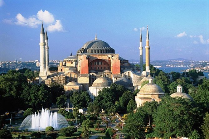 Guided Hagia Sofia, Blue mosque, Basilica Cistern skip lines tour - A 4–5 Hour Istanbul Route That Hits the Big Sites Fast