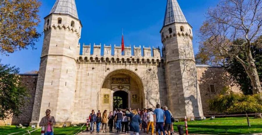 Guided Half-Day Istanbul Tour: Topkapi & Grand Bazaar - Topkapi Palace with Harem rooms: what to focus on