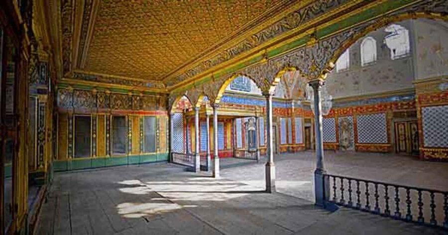 Guided Half-Day Istanbul Tour: Topkapi & Grand Bazaar - Grand Bazaar after Topkapi: how to shop without losing your mind