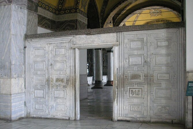 Hagia Sophia Fast Track Online QR-Ticket with optional Tour - Skip-the-line reality: fast track helps, security still exists
