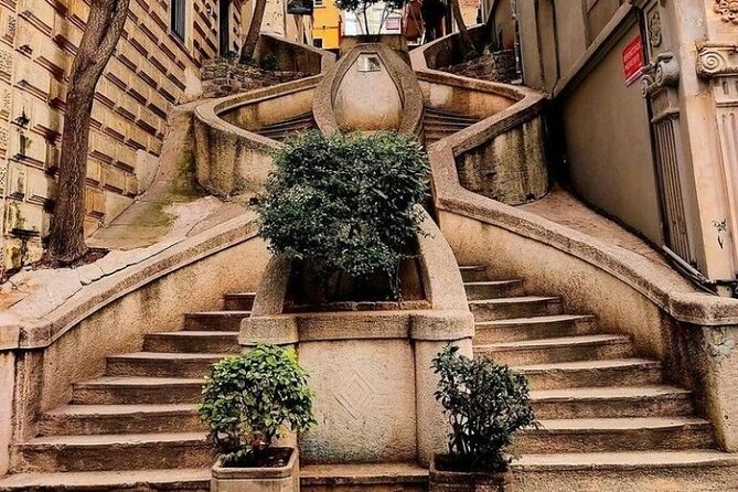 Hidden Gems of the Istanbul: From Galata Tower to Balat - Kamondo Stairs: the quick Art Nouveau detour