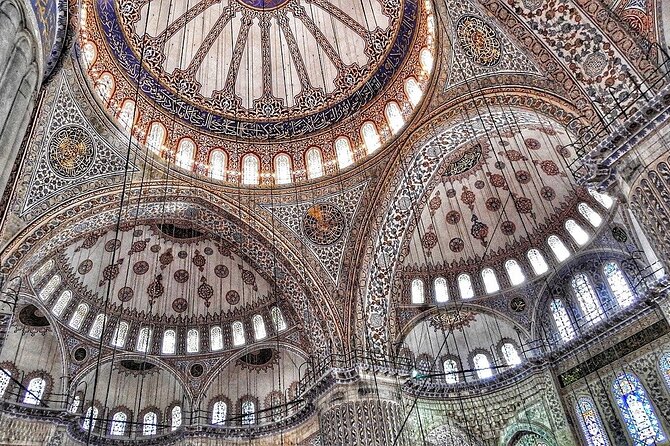 Hippodrome and Blue Mosque Guided Tour - Stop 2: Blue Mosque (Sultanahmet Mosque) and why six minarets matter