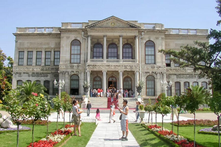 Istanbul: 1 or 2-Day Private Guided Tour with Hotel Transfer - Day 2 Route: Spice Bazaar, Bosphorus Cruise, Dolmabahce Palace, Istiklal Street