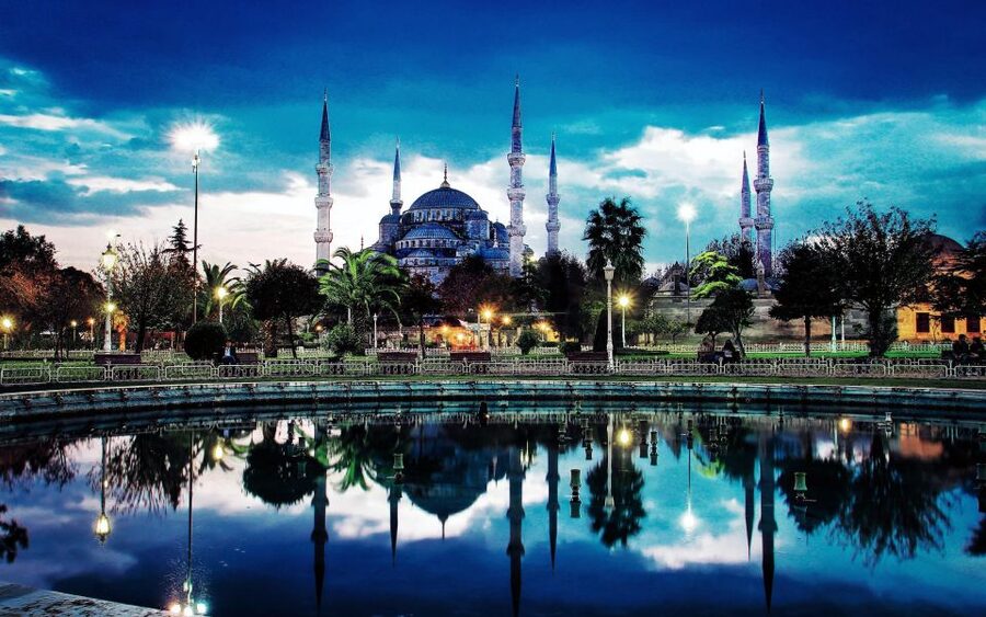 Istanbul: 3-Day Tours & Transfer Package - Your first night on the Bosphorus: dinner cruise with a show