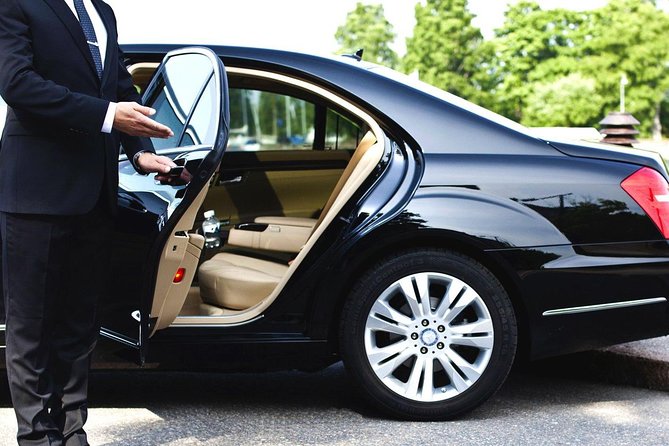 Istanbul Airport to City Centre Private Transfer or Vice Versa (1-10pax) - Where your driver meets you: airport arrivals and hotel lobbies