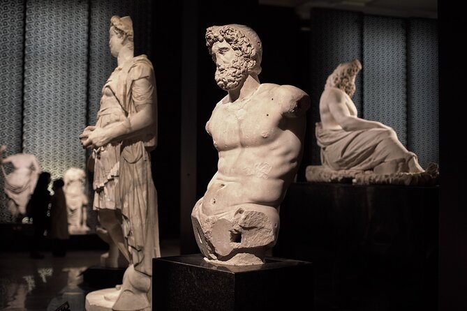 Istanbul Archaeological Tour with Tickets / Small Group - Gülhane Park finale: photos, tea, and an easier ending