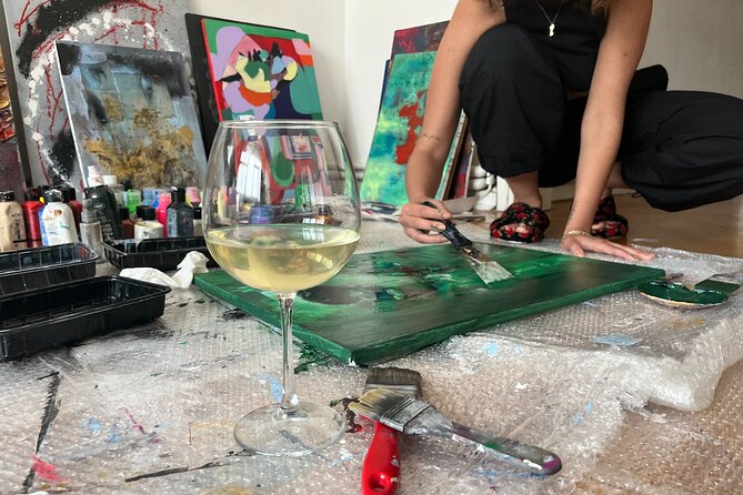 Istanbul Art Escape Wine and Paint at Local's Home - The painting method: Turkish fabric texture meets abstract technique