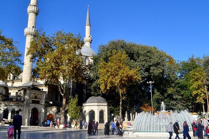 Istanbul Asia and Europe Tour By Bus And Bosphorus Cruise - Guides and group size: small details that matter when it’s a long day