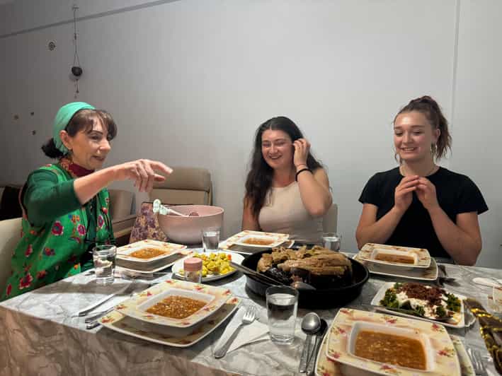 Istanbul Authentic Turkish Family Dinner with Eastern Family - The 2-hour rhythm: tea, stories, and a family-style table