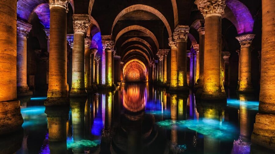 Istanbul: Basilica Cistern Tour, Discovering Medusa - How the guide experience affects your visit